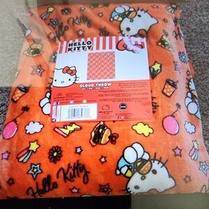 NWT Hello Kitty Cloud Throw 60 ×70 🐱🧡💛